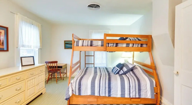 Centrally Located Retreat Near Chautauqua Lake, Buchen Sie Ferienwohnung Chautauqua 