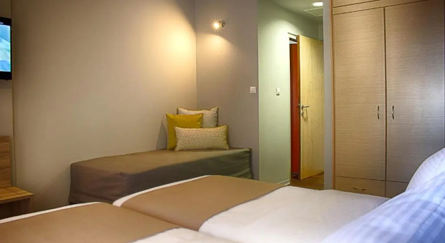 Трёхместный номер Standard Athlos Hotel