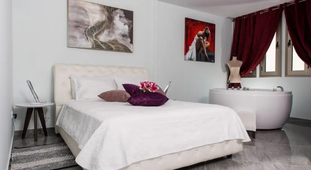 Executive Suite with balcony Mesogios House Suites