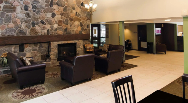 Кровать в общем номере Best Western Plus Dryden Hotel and Conference Centre