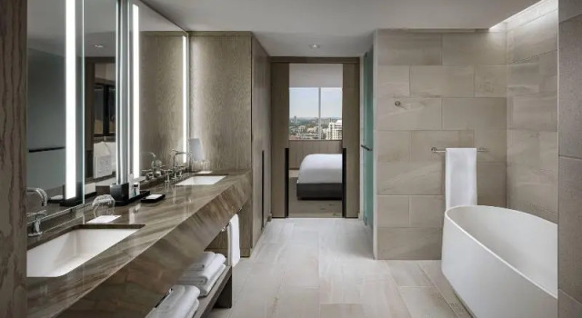 Двухместный люкс c 1 комнатой JW Marriott Edmonton ICE District