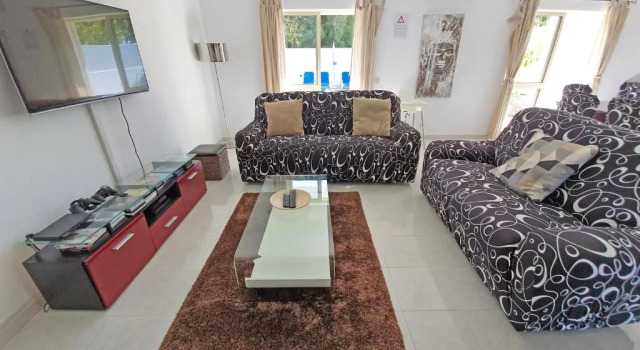 Вилла Villa Chiquito Albufeira - Private Pool&Parking - BBQ&AC&WI-FI