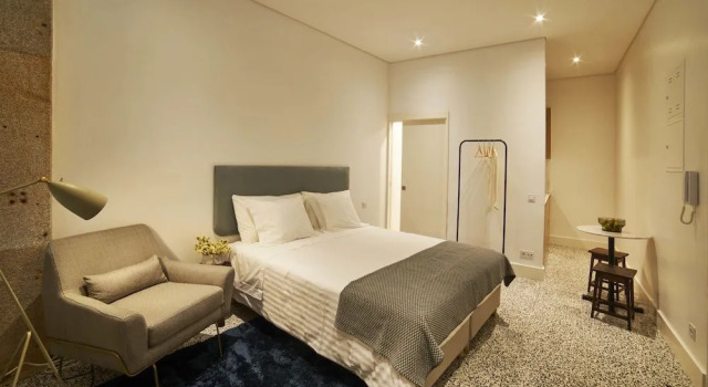 Pause Apartments