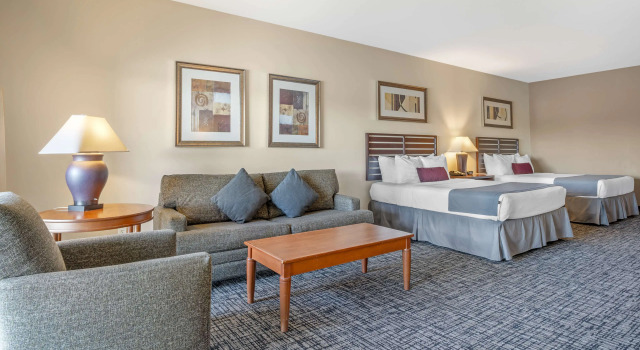 Четырёхместный номер Standard с балконом Best Western Plus Bayside Hotel