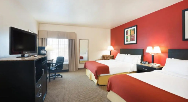 Четырёхместный номер Standard Holiday Inn Express & Suites Casa Grande by IHG
