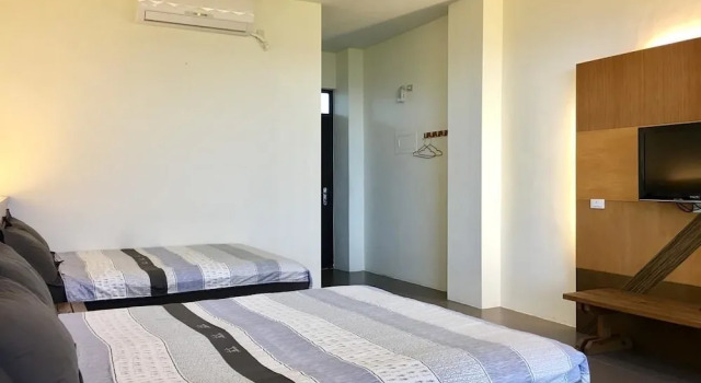 Четырёхместный номер Standard с балконом White Sand Beach 32