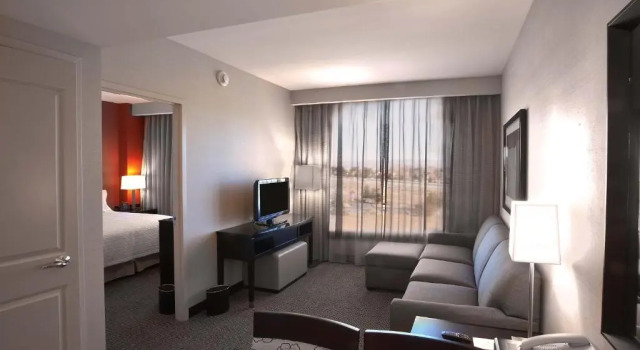 Четырёхместный номер Standard Embassy Suites Palmdale