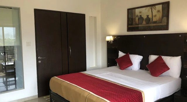 Двухместный номер Standard с видом на бассейн Resort Silver Hills Lonavala