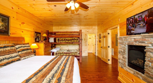 Foxwood Mansion - Fourteen Bedroom Cabin
