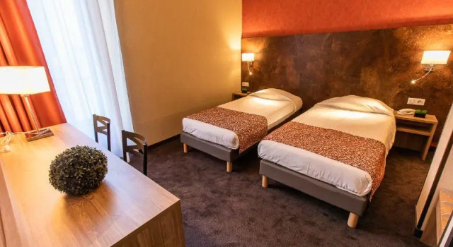 Двухместный номер Standard с балконом Hôtel Gloria & Avenue