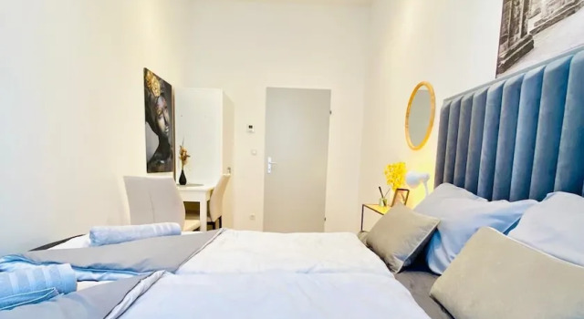 Comfy and Scenic 4BR Stay in Ottakring