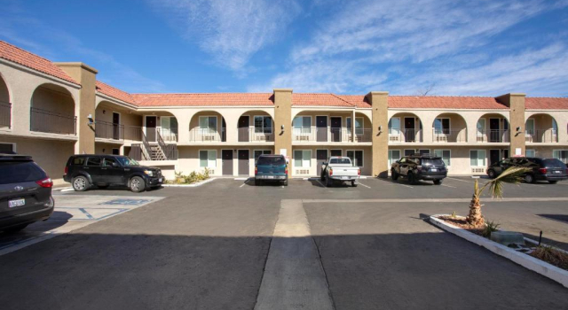 Hotel Palmdale - Antelope Valley -Listing Partner, Buchen Sie Hotel Hotels in Palmdale mit Pool, Schwimmbad