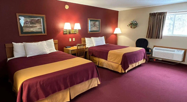 Четырёхместный люкс Americas Best Value Inn Suburban Motel