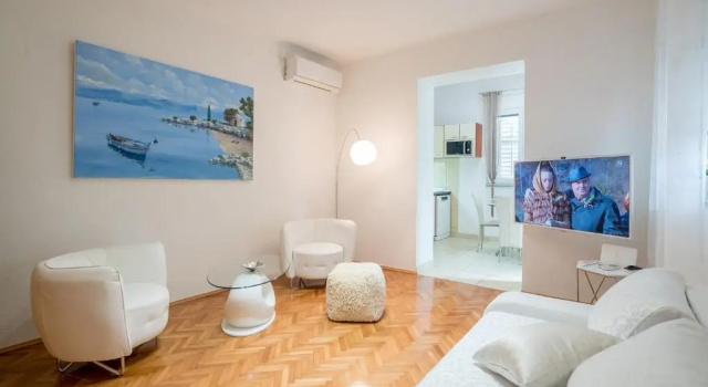 Adam apartments, Rezerwuj Apartament Žrnovnica Split Region
