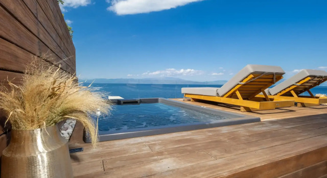Люкс Derveni Luxury Apartments