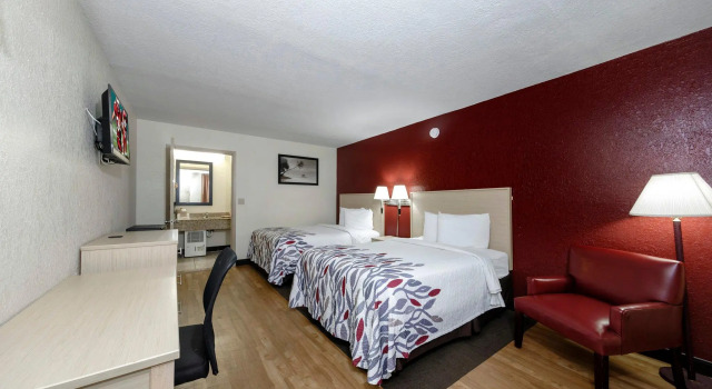 Четырёхместный номер Deluxe Red Roof Inn Ft Myers
