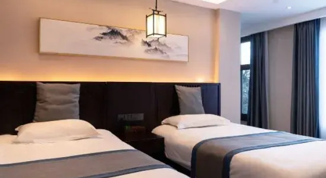 Люкс Wudang Mountain Golden Top View Tower (Golden Ding Scenic Area)