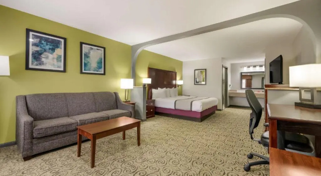 Люкс SureStay Hotel by Best Western Deer Park