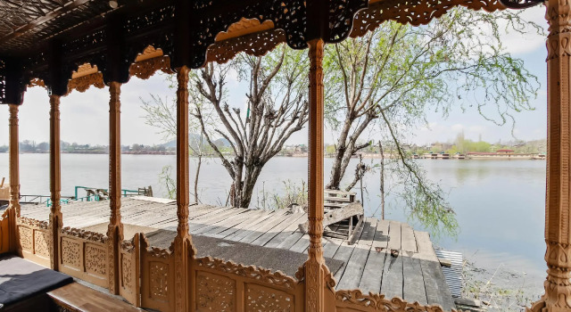 OYO 5056 Houseboat Batkoo