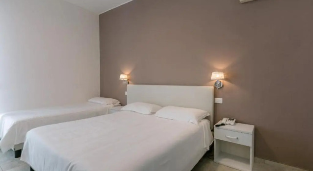 Трёхместный номер Standard с балконом Hotel Saviola
