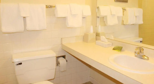 Четырёхместный номер Superior Broadway Inn Conference Center