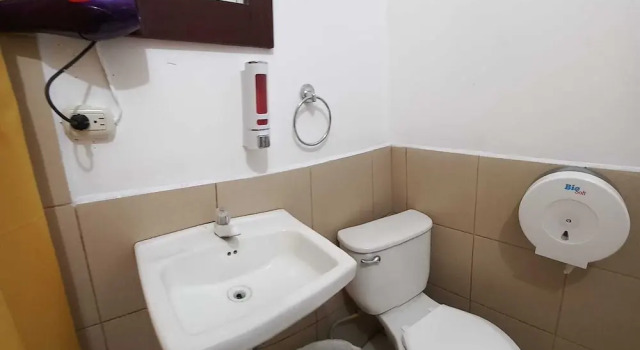 Четырёхместный номер Economy Global Airport Inn