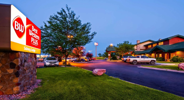 Кровать в общем номере Best Western Plus Sidney Lodge