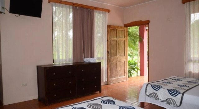 Lumbres del Arenal Cabinas y Villas, Varaa Hotelli Hotellit Alajuela uima-altaalla, Uima-allas
