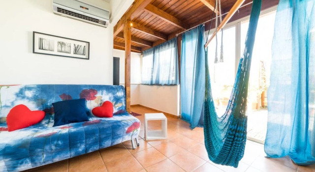 Sunny Flat With a Large Terrace Close to Vatican, Serviced by Hostmake, Prenota Appartamento Aurelio Roma