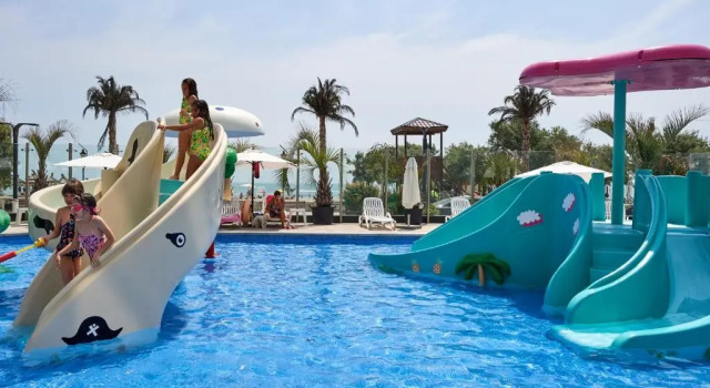 Апартаменты с 2 комнатами Amazing seafront 2BR Apartment - SPA n Pools Resort