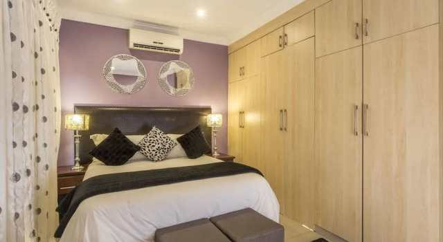Room in Guest Room - Ezulwini Guest House - Queen Room With Balcony for 2 Guests in Ballito
