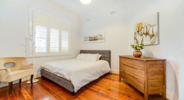 Stunning Inner City House Close to Fish Market, Забронировать Отель Ултимо 