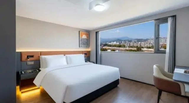 Четырёхместный семейный люкс Mingzhu Holiday Hotel