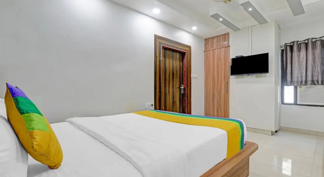 Двухместный номер Standard Itsy Hotels Royal Galaxy - 3 km From Sangam