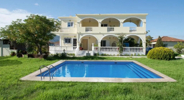 Коттедж La Casa Di Nina - Villa with Private Pool, by ZanteWize