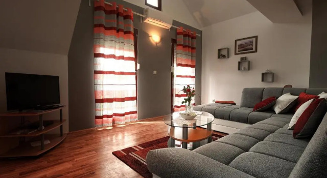 Apartment Medeni, Book Lejlighed Hoteller i Karlovac county med parkering, Parkering