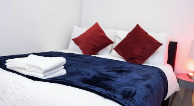 1 Bed-4guests-sofabed-wifi-closetocity-parking