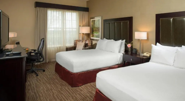Четырёхместный номер Standard DoubleTree by Hilton Raleigh Durham Airport at Research Triangle Park