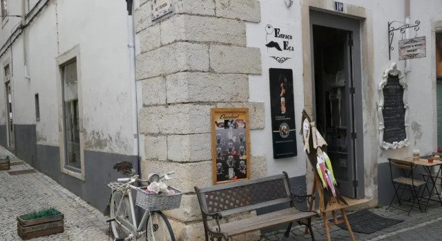 Guest House Eça - Centro Histórico Leiria, Забронировать Гостевой дом Лейрия Бейра-Алта, рядом с Луис де Камоес Гарден