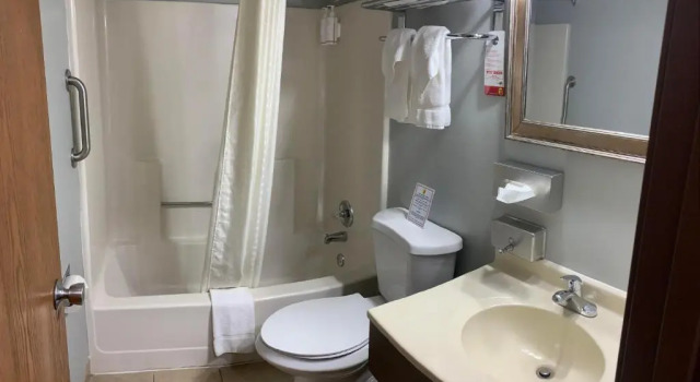 Номер Standard Super 8 by Wyndham Emporia