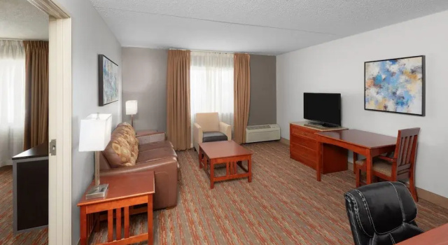 Двухместный люкс Endeavor Inn & Suites, Trademark Collection by Wyndham