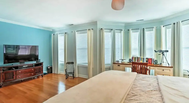 Stately Norfolk Home w/ Fenced Yard: Walk to Beach
