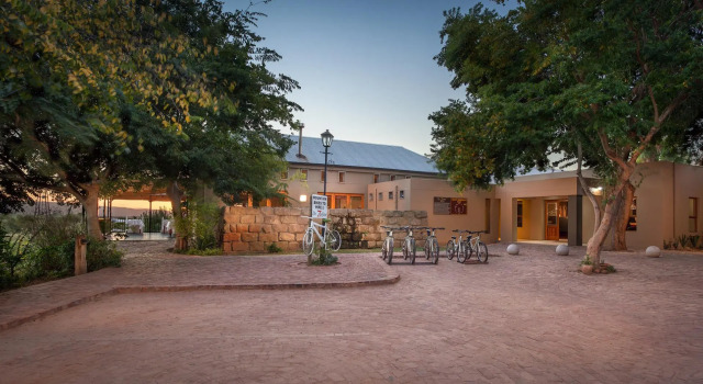 Кровать в общем номере De Zeekoe Guest Farm
