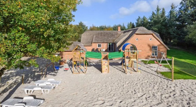 "Sina" - 1.4km from the sea in Western Jutland, Book Hotel Hotels in Midtjylland with a Pool, Swimming Pool