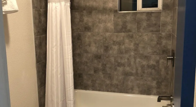 Четырёхместный номер Standard Tradewinds Motel