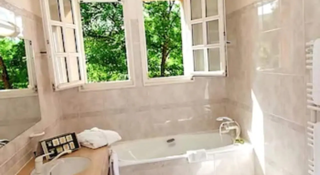 Трёхместный номер Standard Logis Hôtel Golf Le Domaine Du Val De Sorne