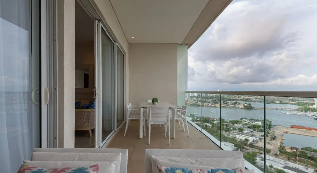 Двухместные апартаменты Classic с видом на океан Classy 1 Bedroom Pool & Gym near Downtown