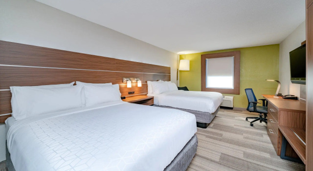 Четырёхместный номер Standard Holiday Inn Express Prince Frederick by IHG
