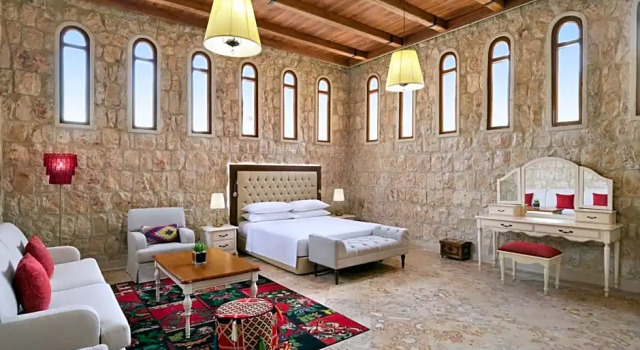 Люкс с балконом Al Samriya Hotel, Doha, Autograph Collection