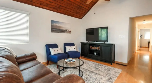 Beachy 3br - 1 Block To Ocean, Near Abbott Kinney 3 Bedroom Home, Забронировать Отель Отели Лос-Анджелеса 3 звезды, рядом с Скейт-парк Venice, 3*